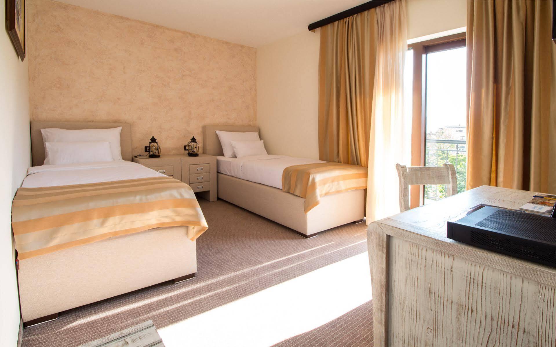 Hotel Helada Тиват Экстерьер фото