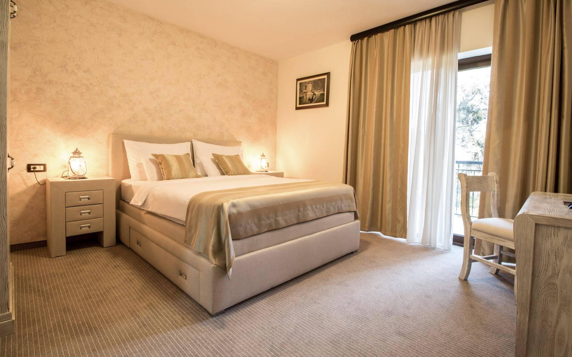 Hotel Helada Тиват Экстерьер фото