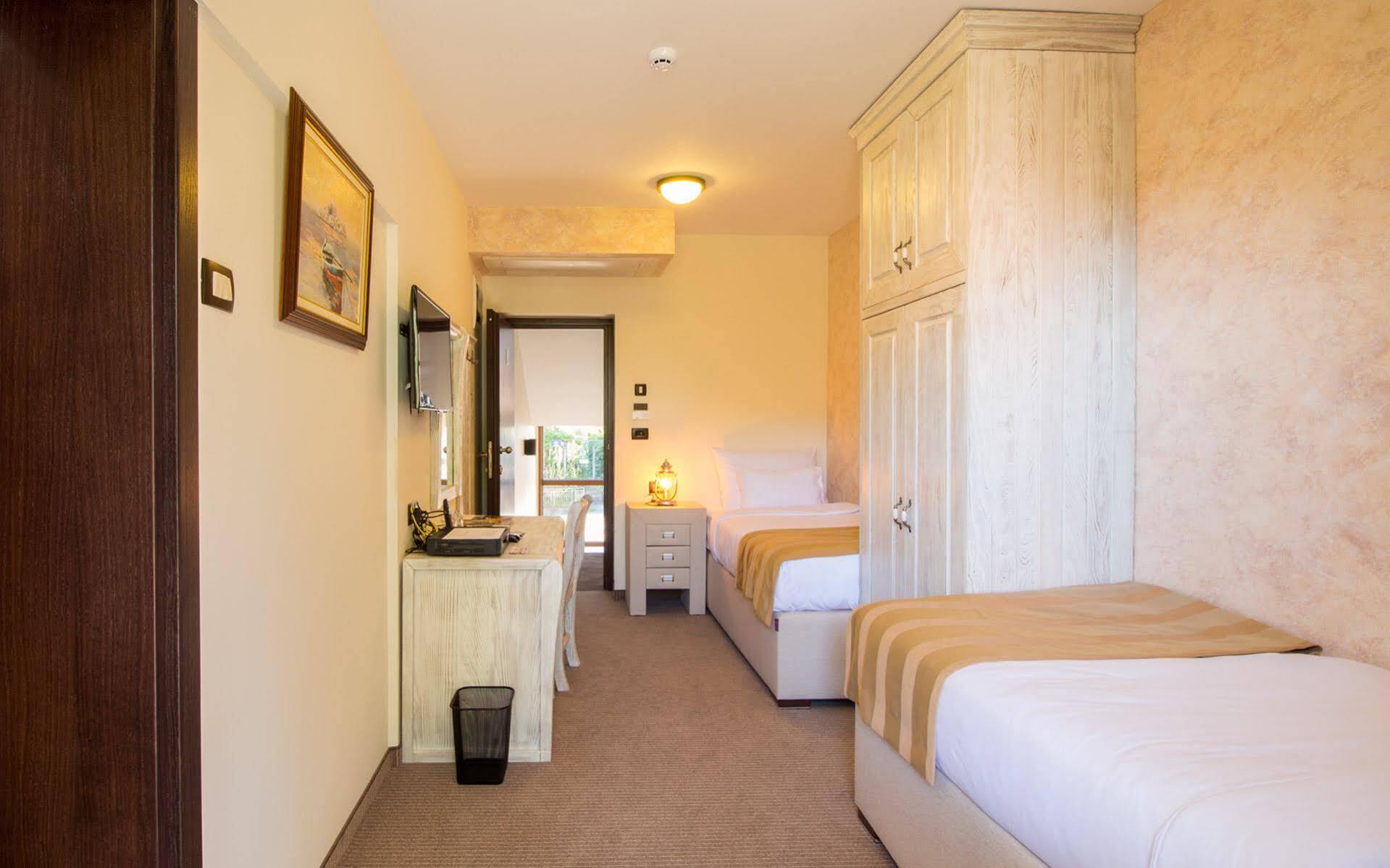 Hotel Helada Тиват Экстерьер фото