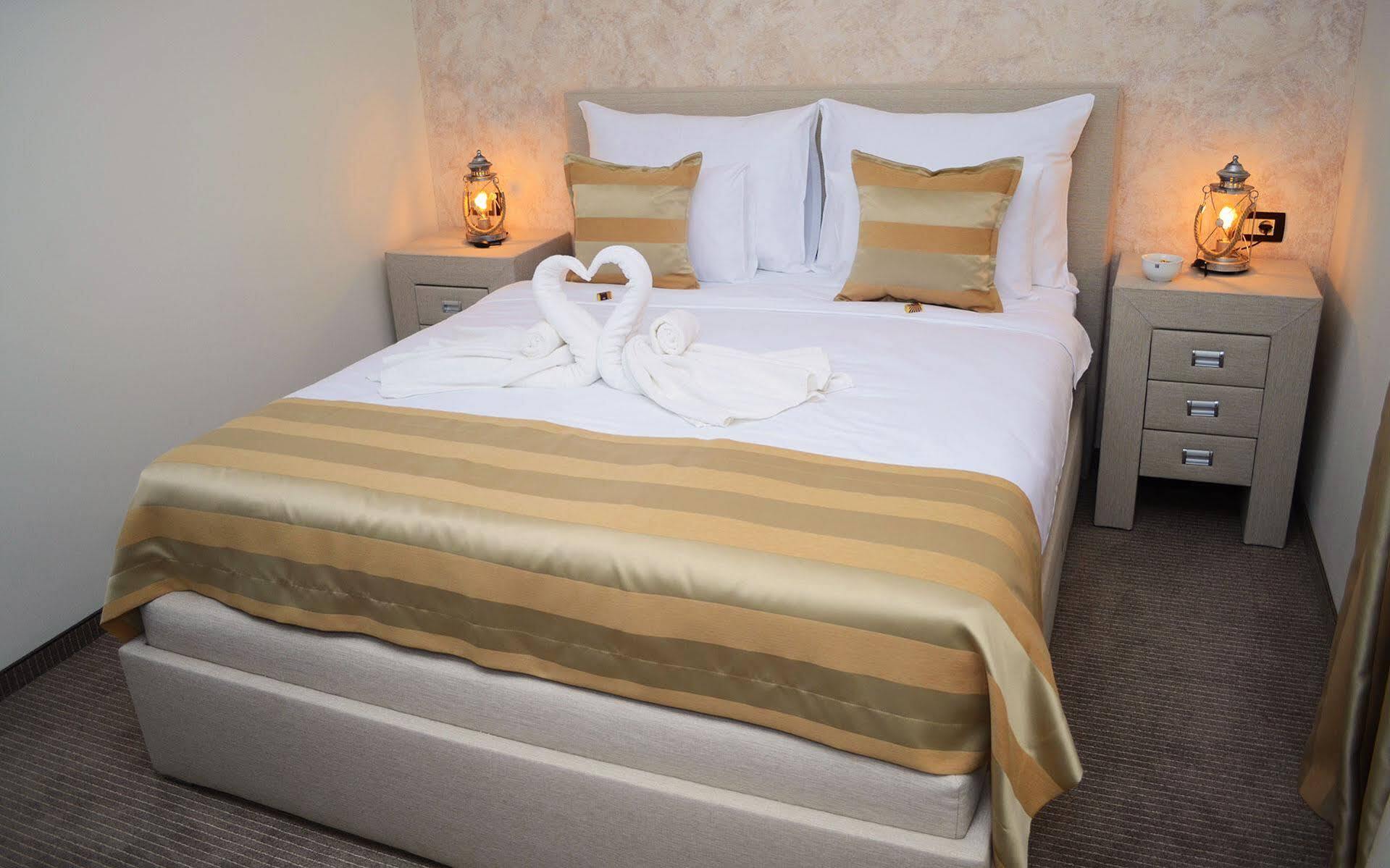 Hotel Helada Тиват Экстерьер фото